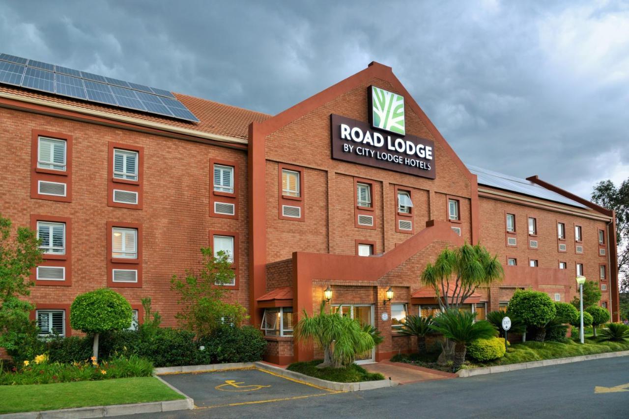 Road Randburg Hotel *