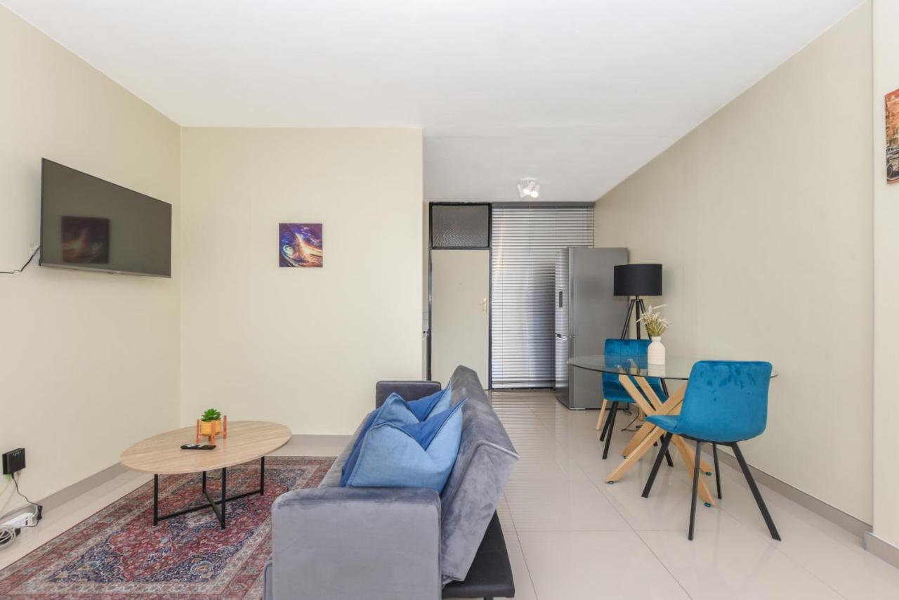 Illovo Mews 210 *