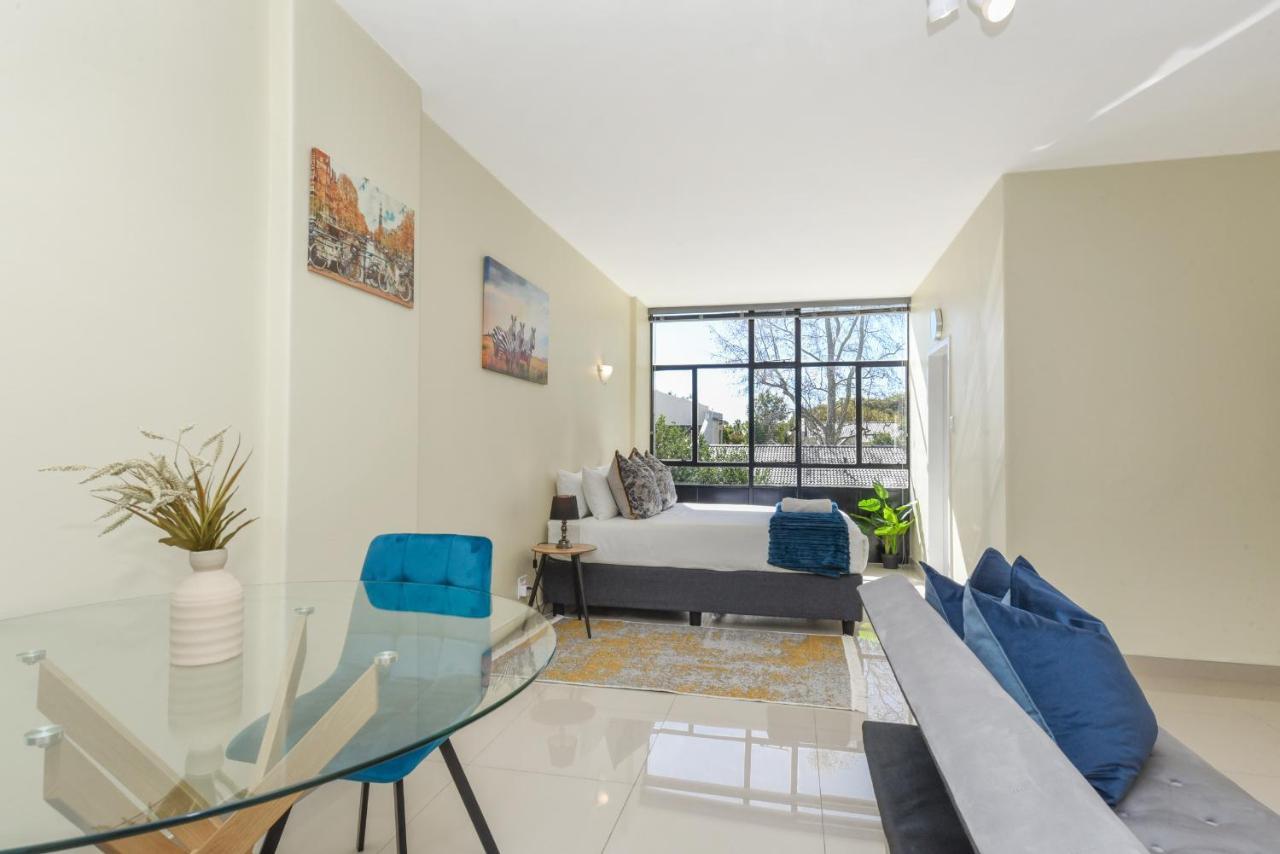 Illovo Mews 210