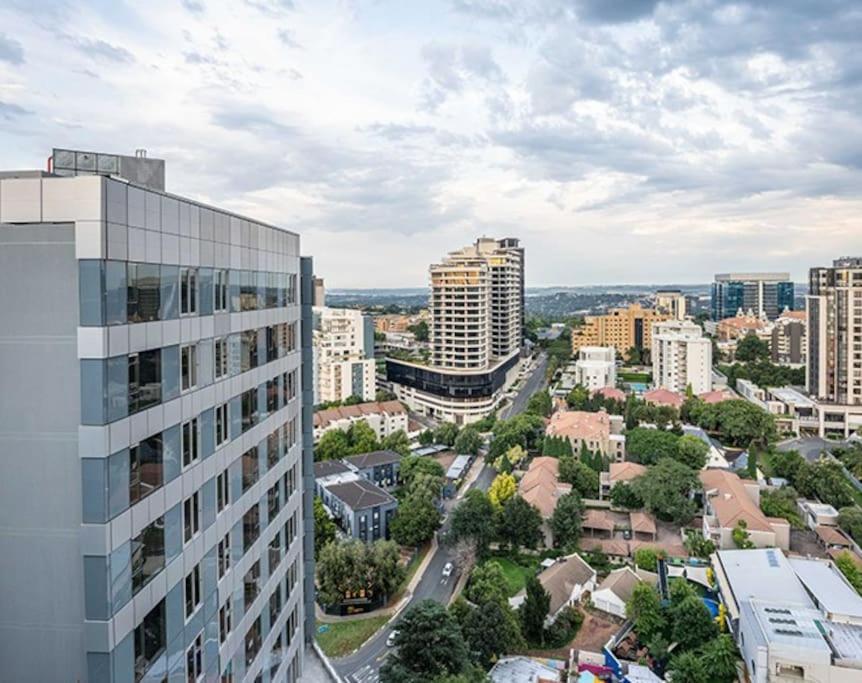 Apartment Modern 1br Apt Near Sandton City No Loadshedding Johannesburg
