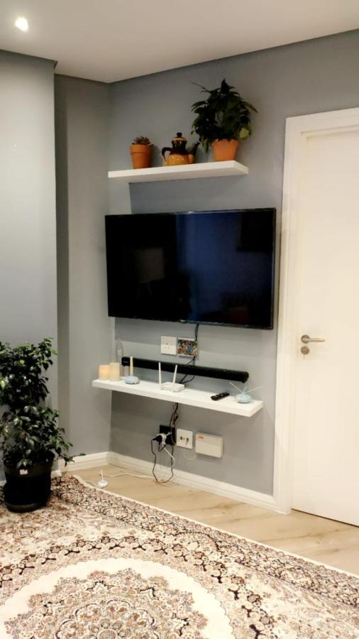 Modern 1br Apt Near Sandton City No Loadshedding Apartment