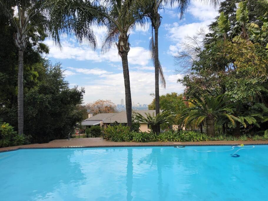 2 Bed Cottage, Bryanston, Sandton Apartment *
