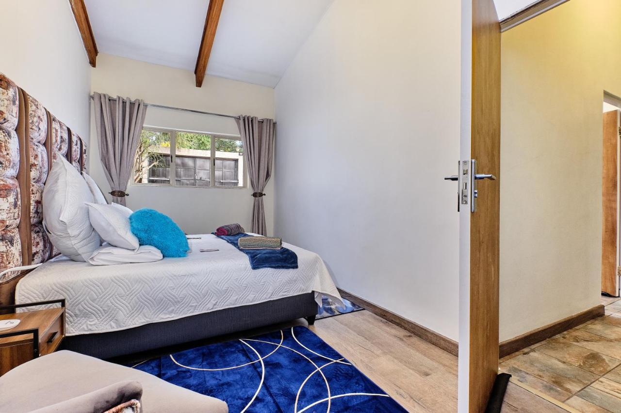Charming House In Sandton With An Inverter