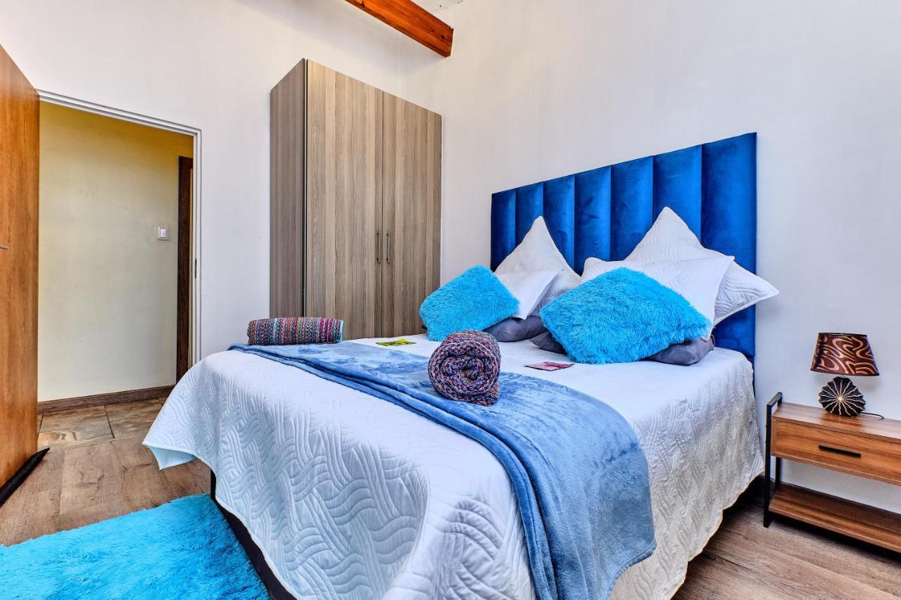 Charming House In Sandton With An Inverter