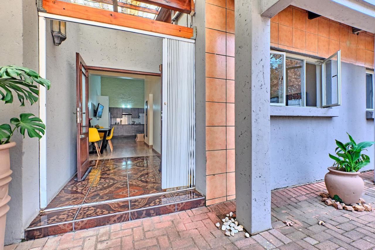 Charming House In Sandton With An Inverter Holiday home