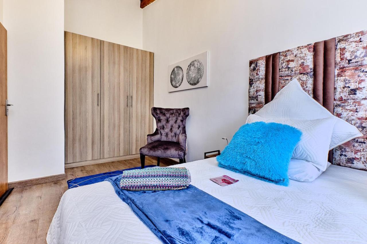 Charming House In Sandton With An Inverter * Johannesburg