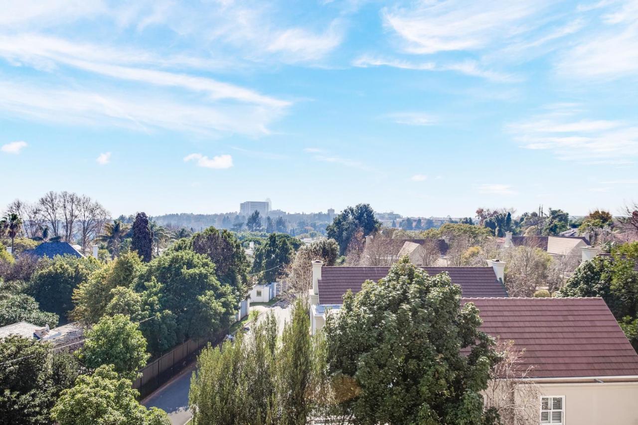 Urban Oasis At One Hyde Park *