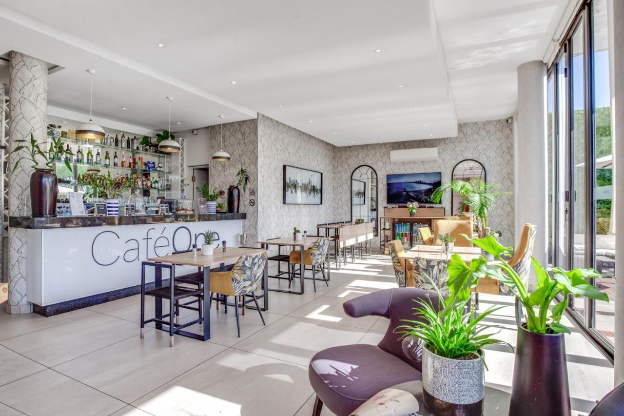 Urban Oasis At One Hyde Park Apartment Johannesburg