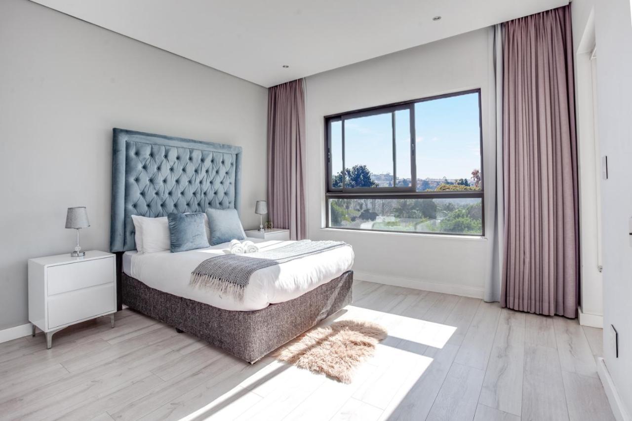 Urban Oasis At One Hyde Park Apartment Johannesburg