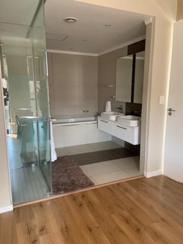 Modern Luxury Furnished In Sandton Apartment *