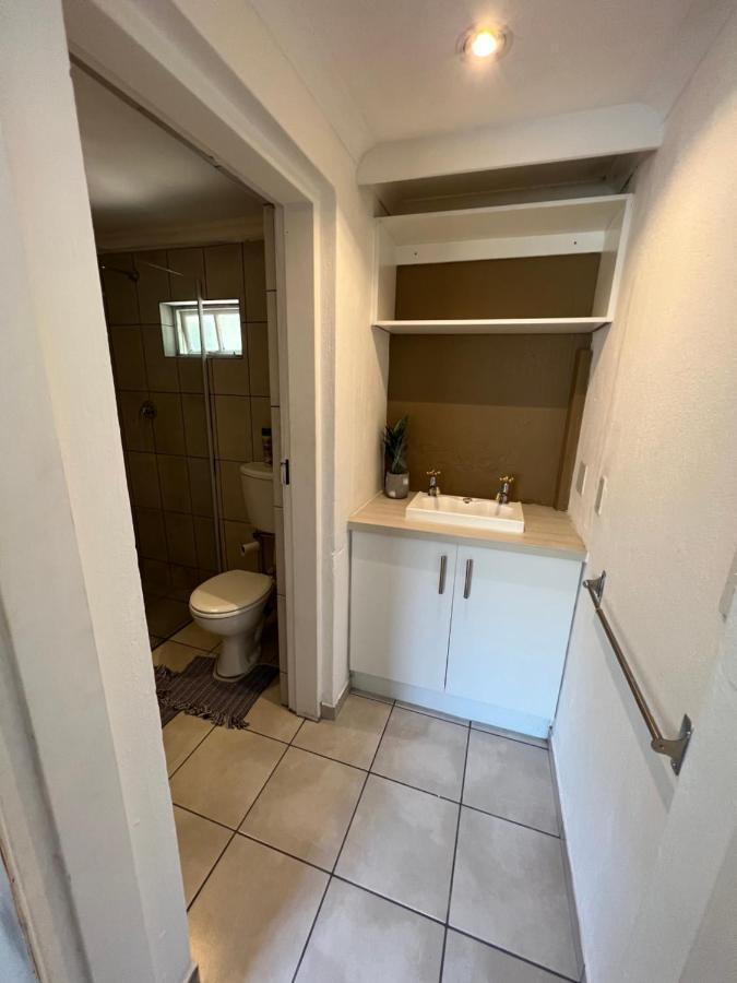Stunning In Sandton - Back Up Power & View Apartamento