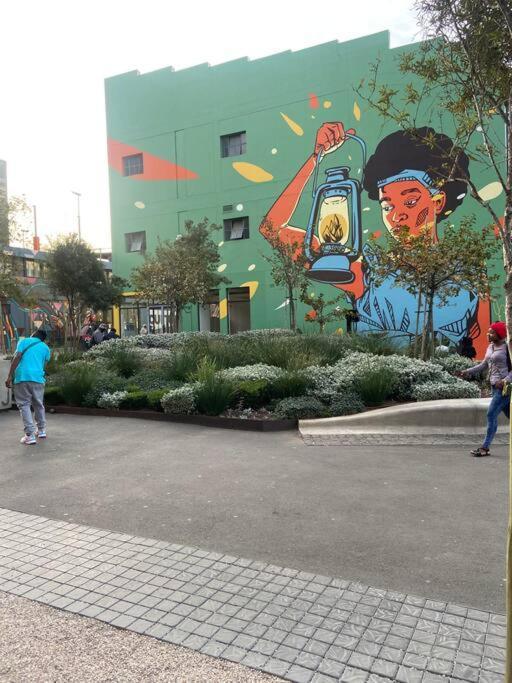 Apartment Cozy Escape Bachelor In Maboneng + Uncapped Wi-fi. Johannesburg