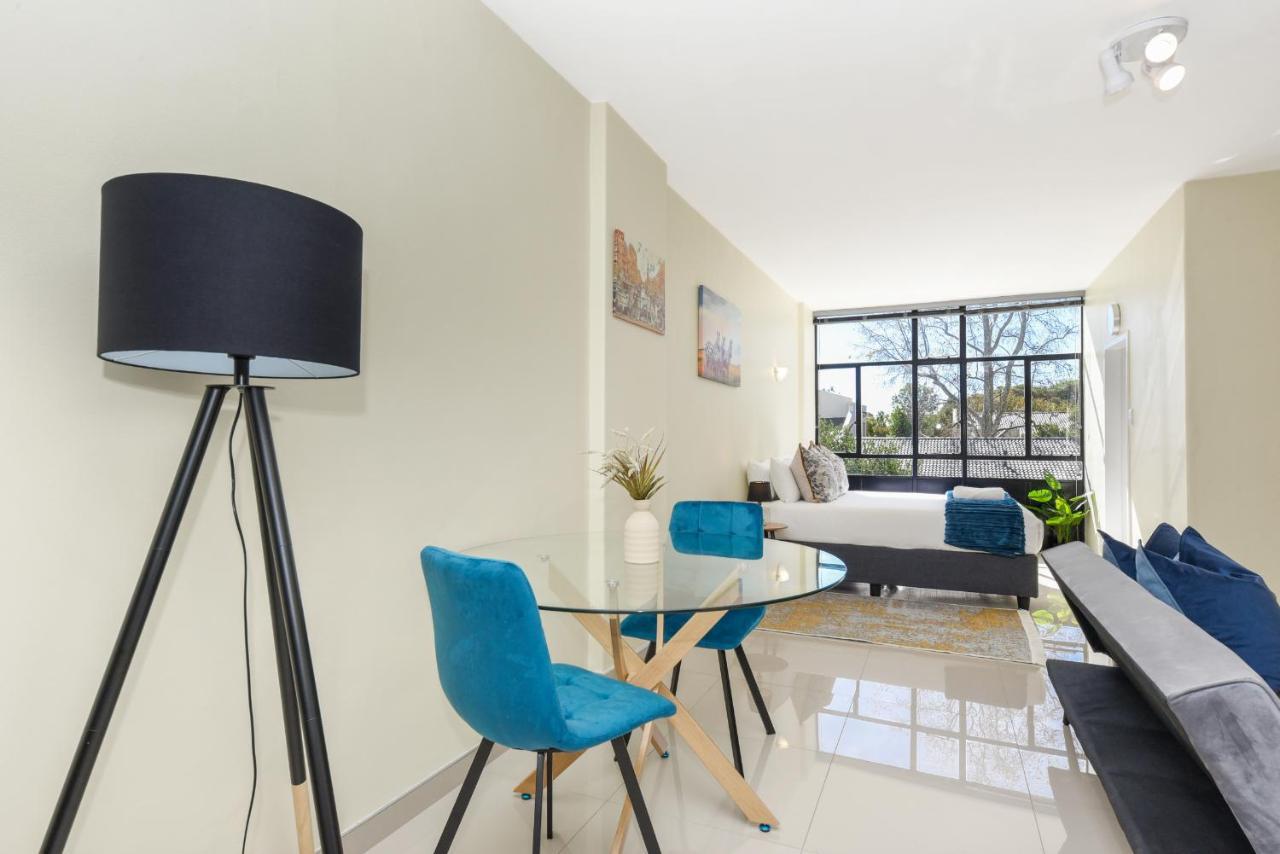 Illovo Mews 210 *