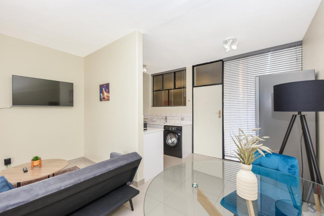 Apartment Illovo Mews 210 Johannesburg