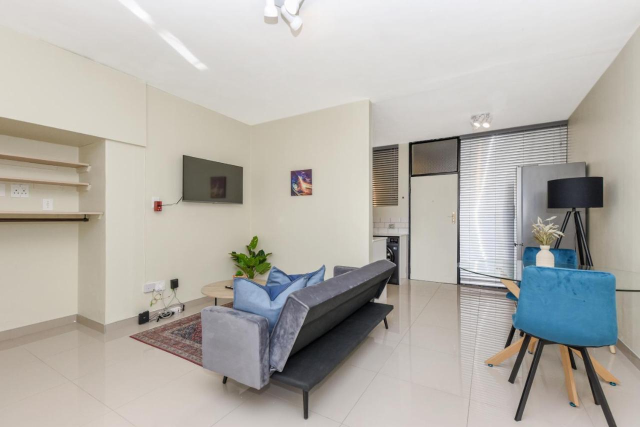 Apartment Illovo Mews 210