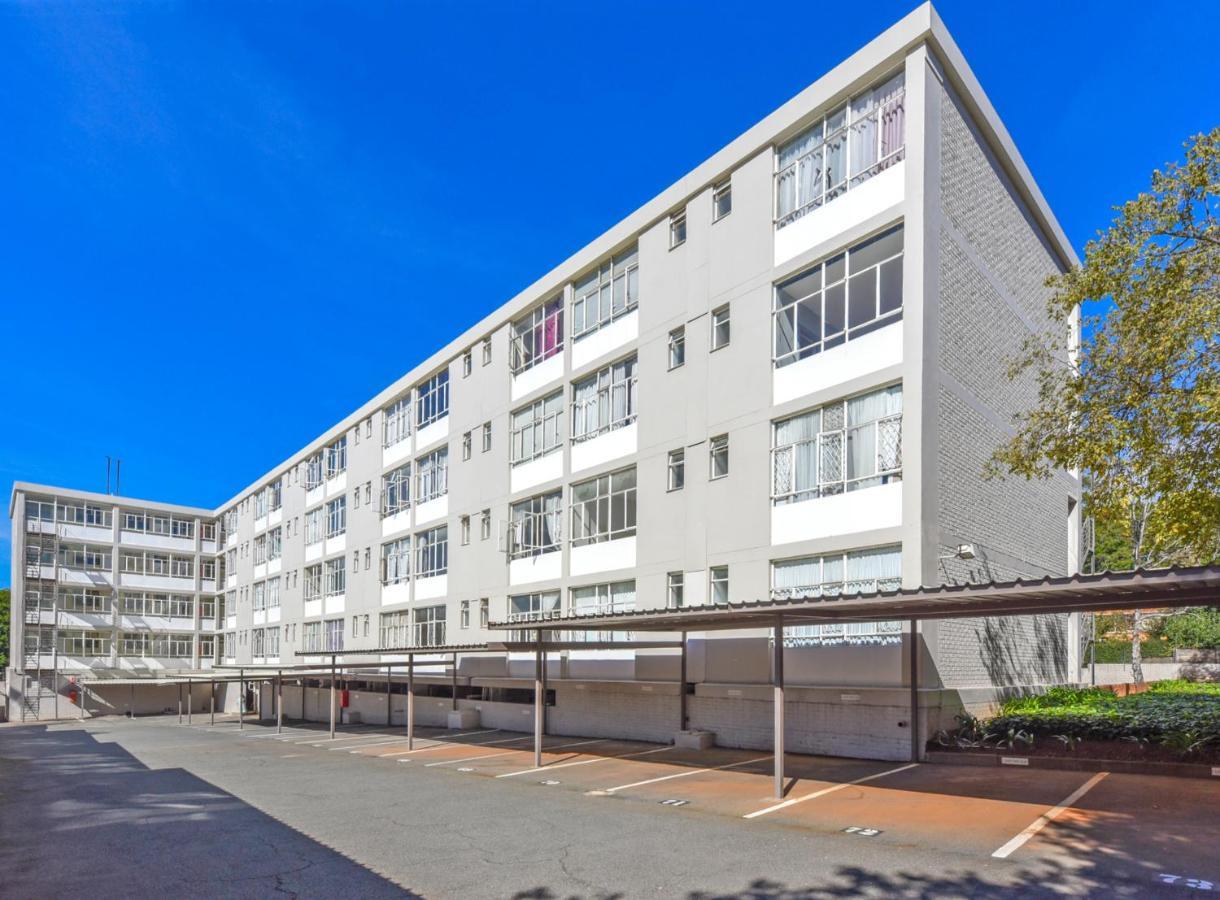 Illovo Mews 210 Apartment