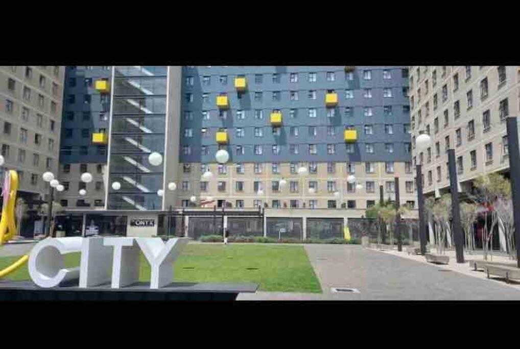 Apartment Cozy Escape Bachelor In Maboneng + Uncapped Wi-fi.