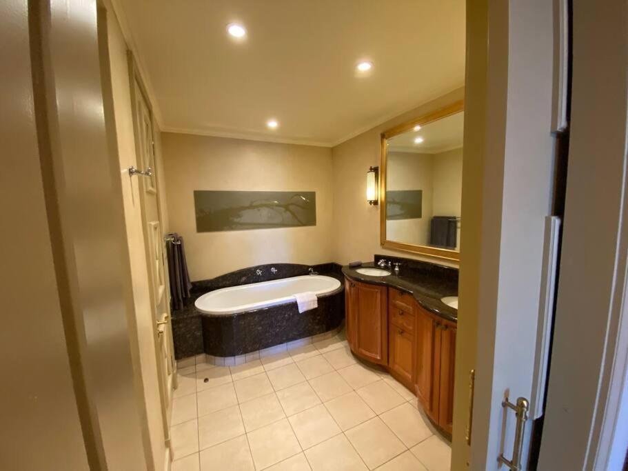 Sandton Michelangelo Towers Luxury Johannesburg