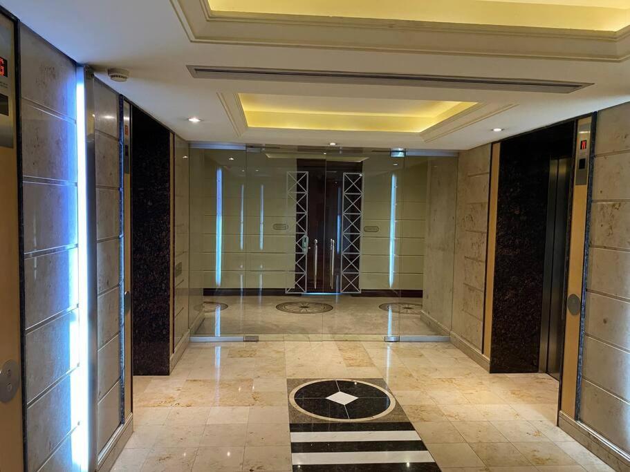 Căn hộ Sandton Michelangelo Towers Luxury
