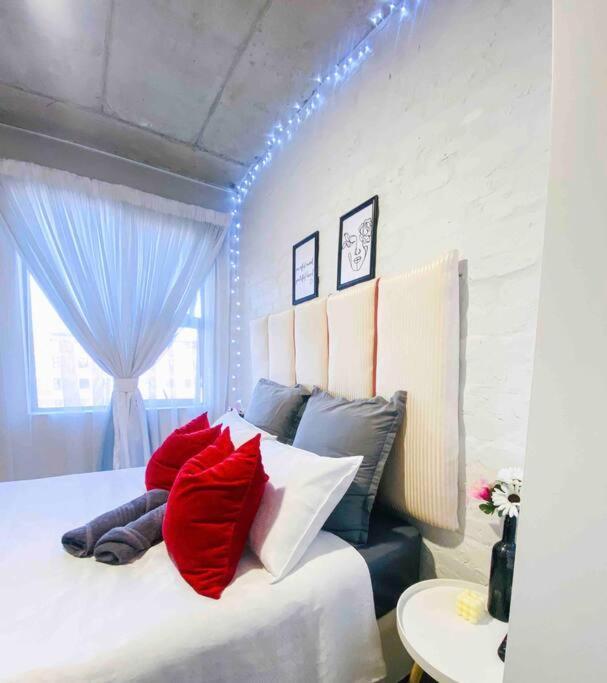 Cozy Escape Bachelor In Maboneng + Uncapped Wi-fi. * Johannesburg