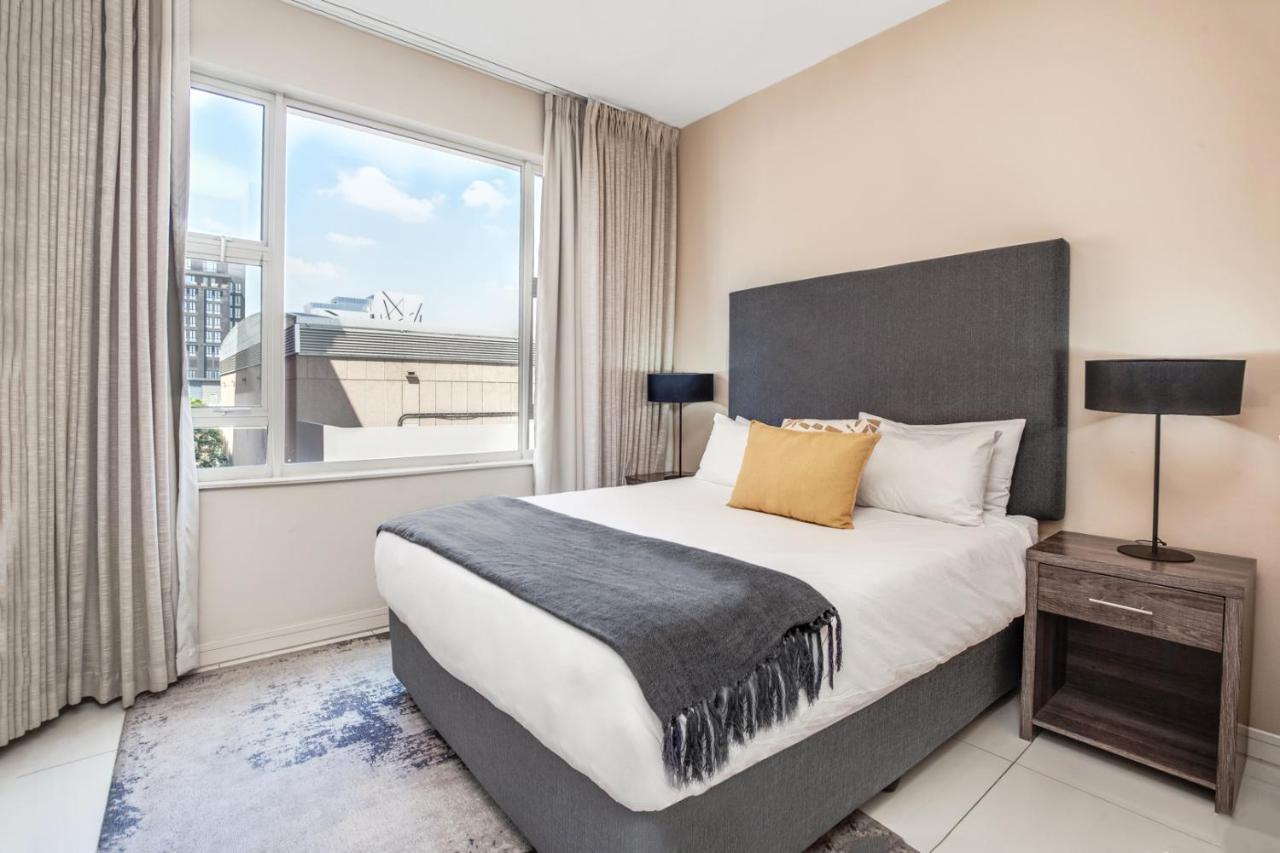 Apartment Tyrwhitt Serviced In Rosebank *