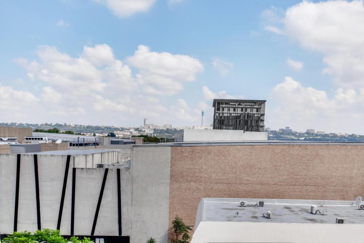 Tyrwhitt Serviced In Rosebank Apartment Johannesburg
