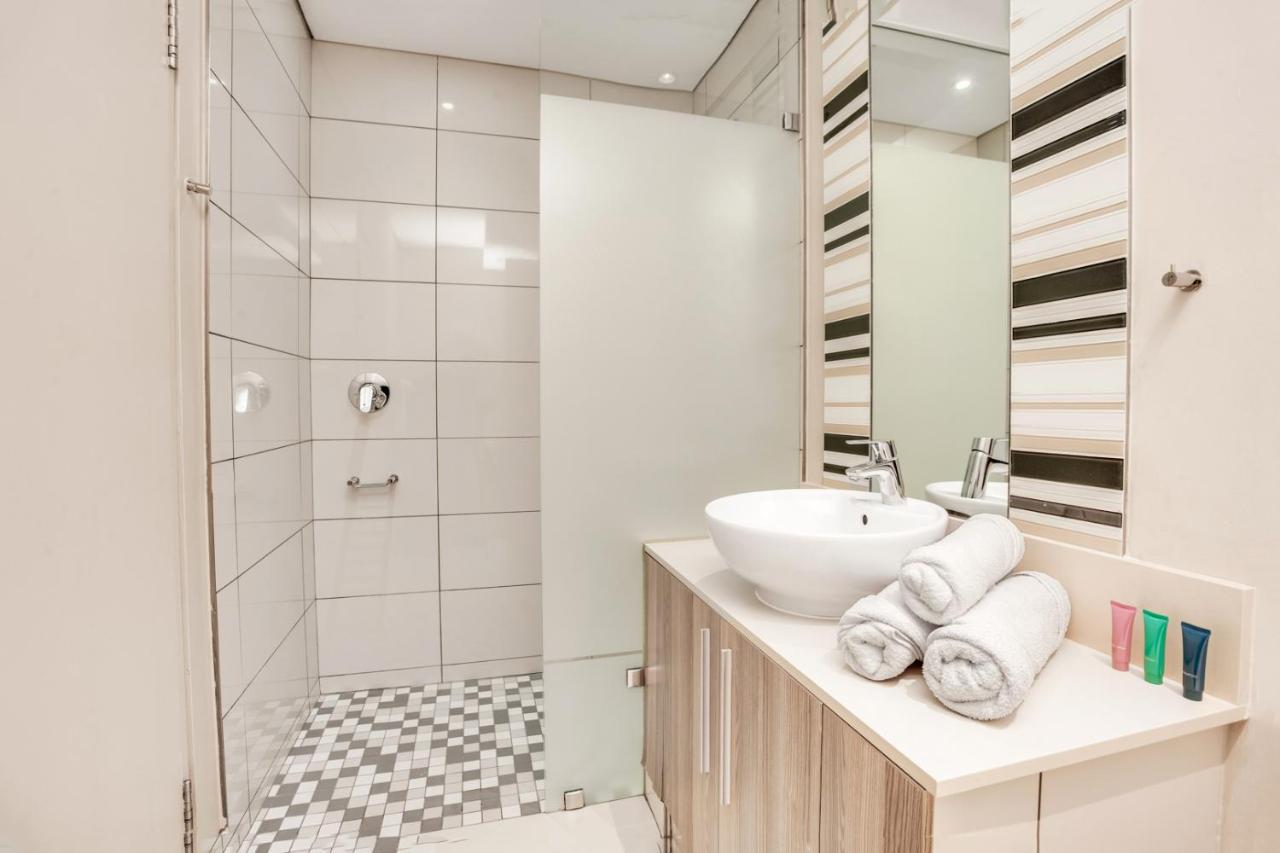 Tyrwhitt Serviced In Rosebank *
