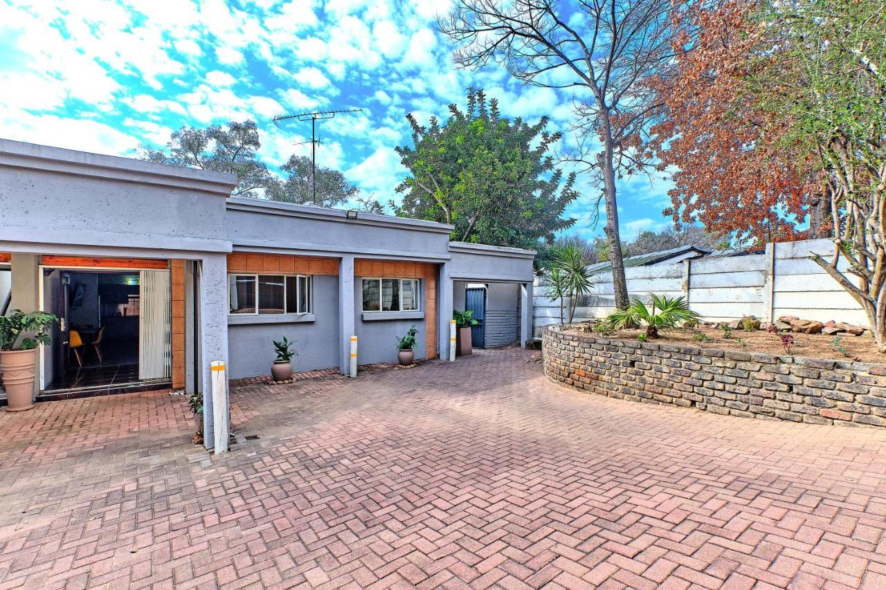 Charming House In Sandton With An Inverter * Johannesburg