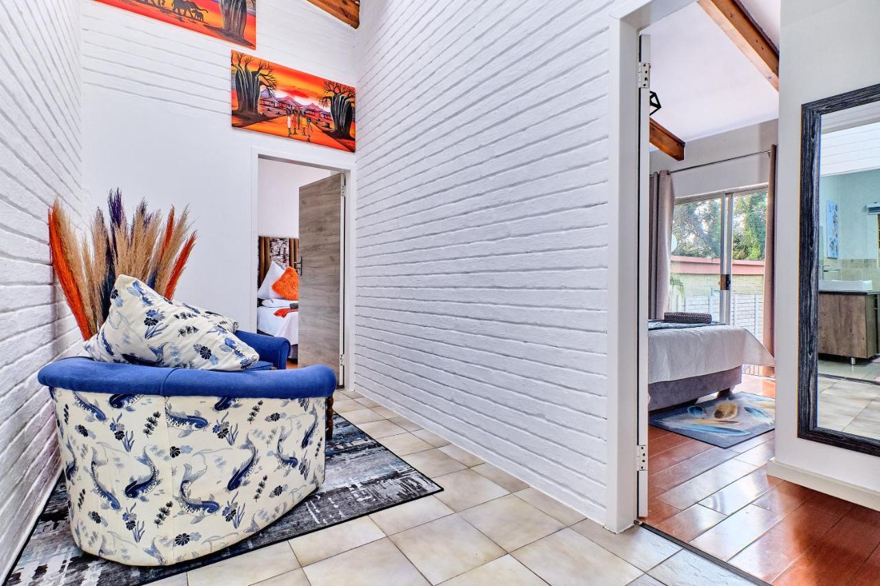 Charming House In Sandton With An Inverter Holiday home *