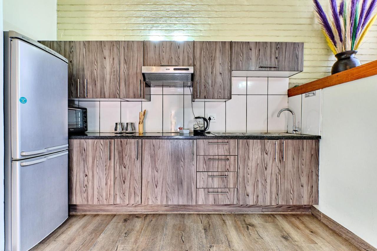 Charming House In Sandton With An Inverter *
