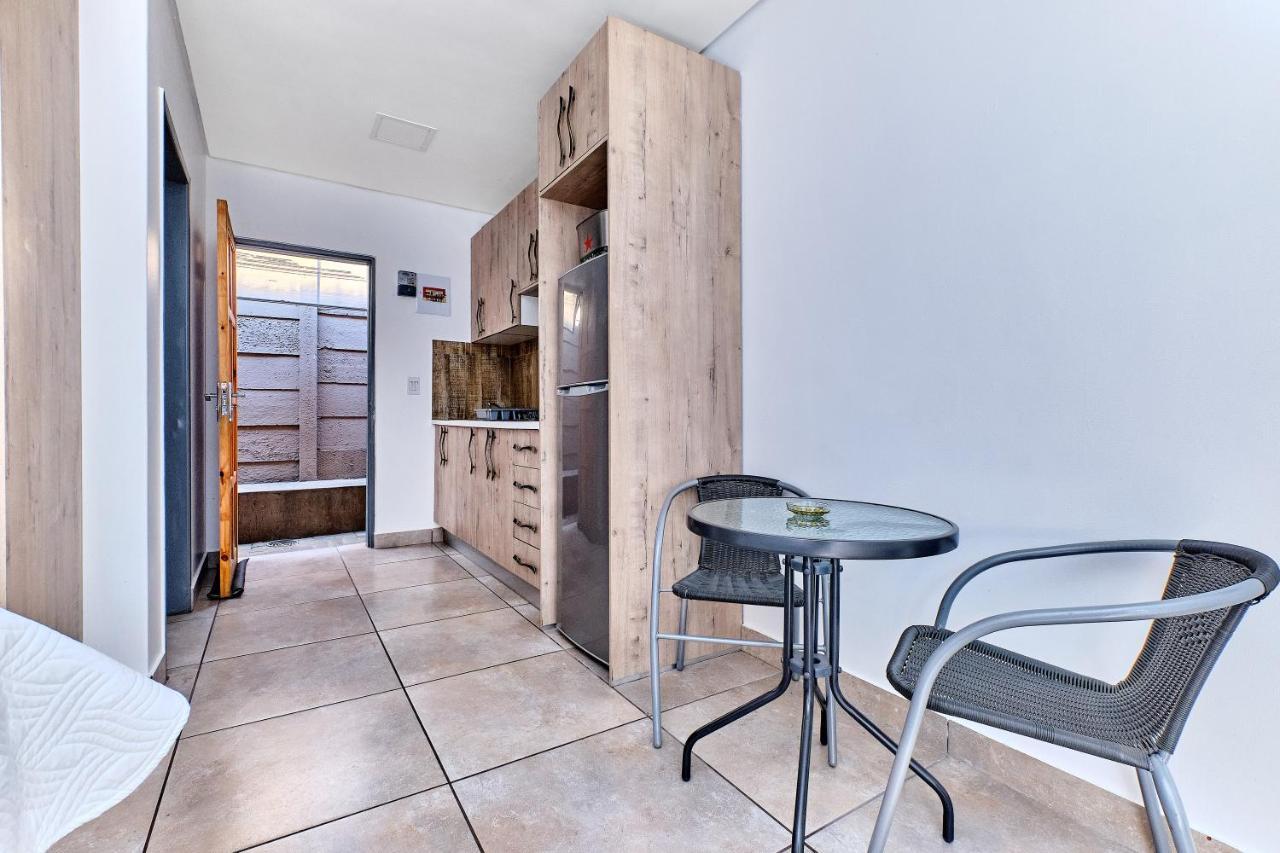 Charming House In Sandton With An Inverter
