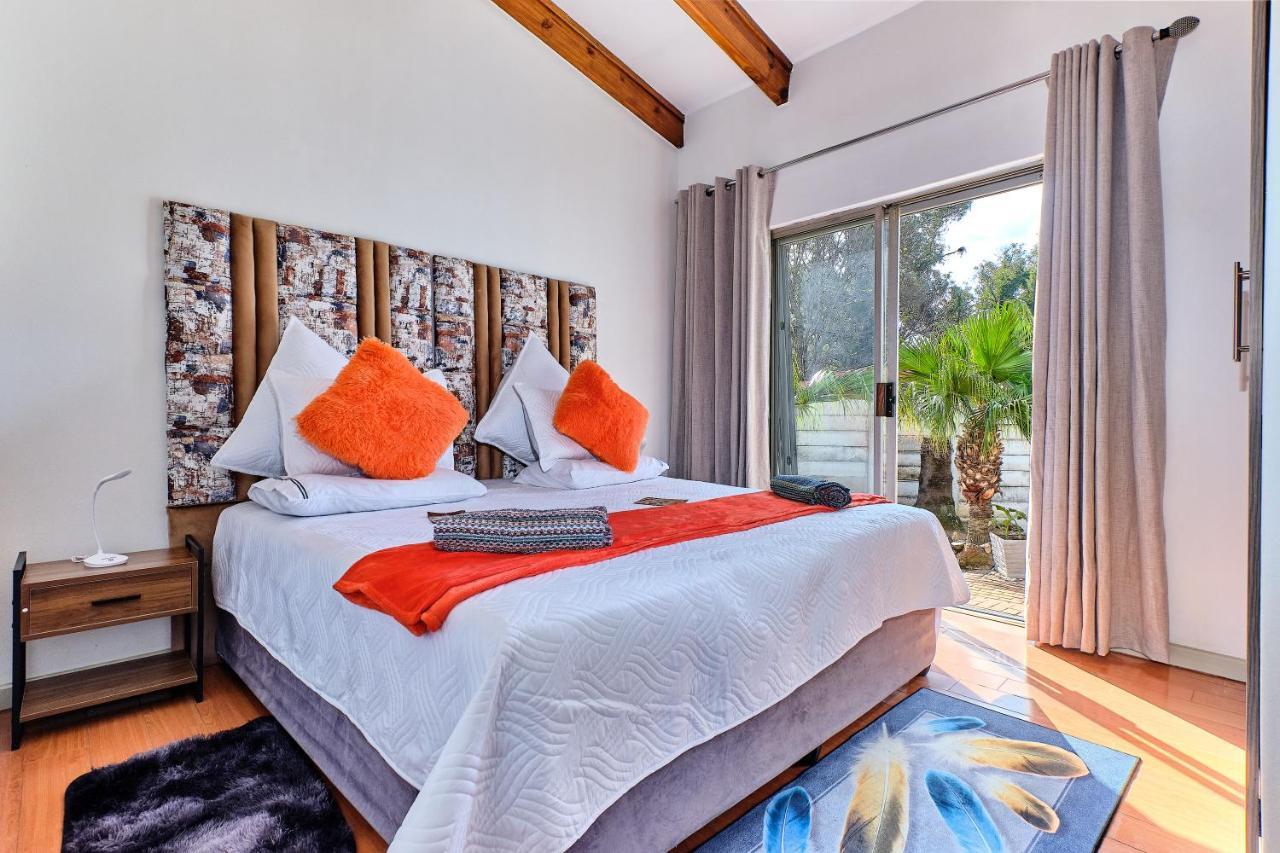 Holiday home Charming House In Sandton With An Inverter