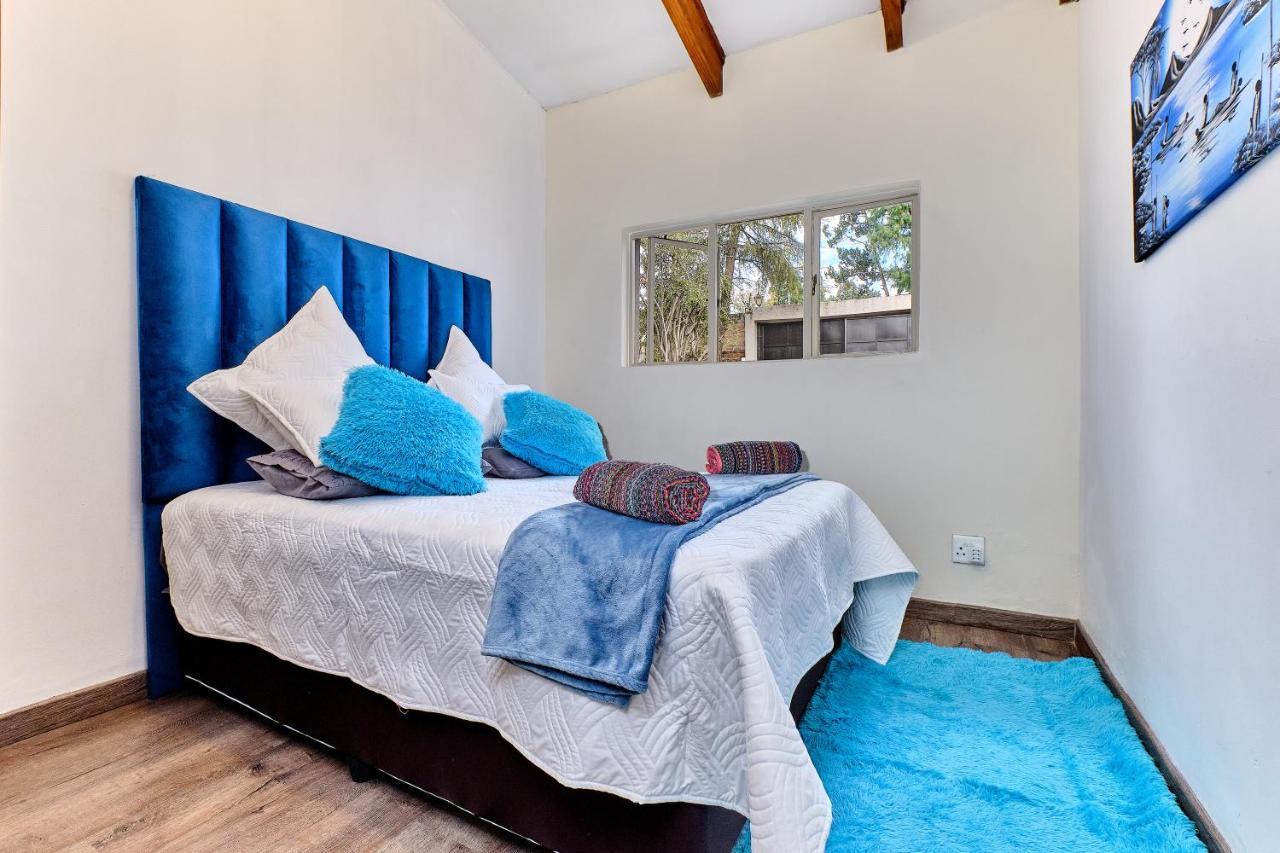 Holiday home Charming House In Sandton With An Inverter *