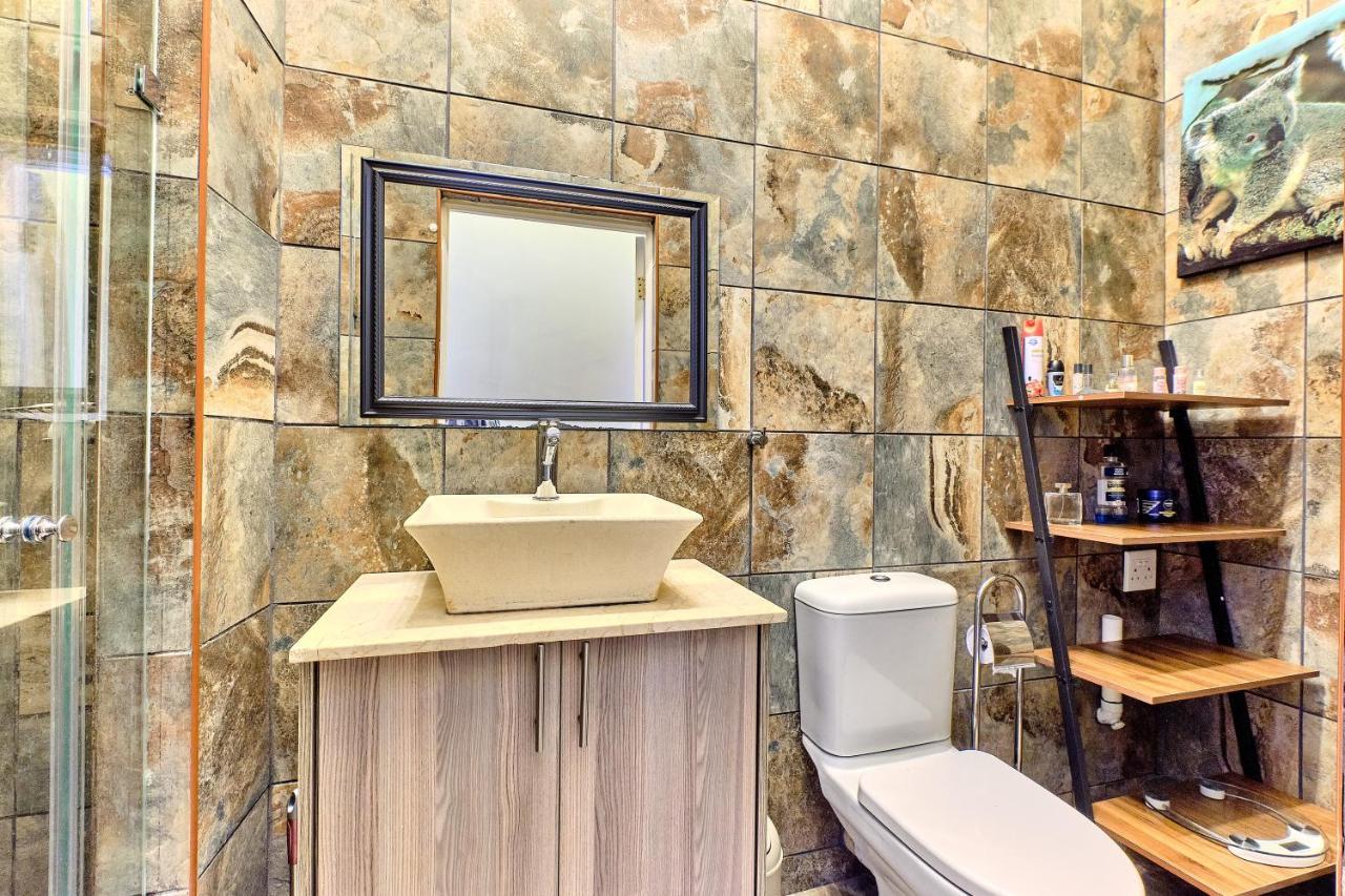 Charming House In Sandton With An Inverter *