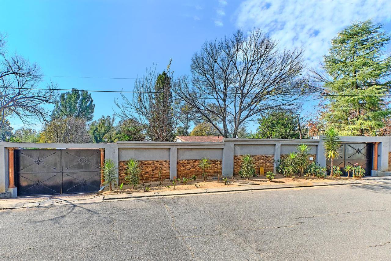 Charming House In Sandton With An Inverter