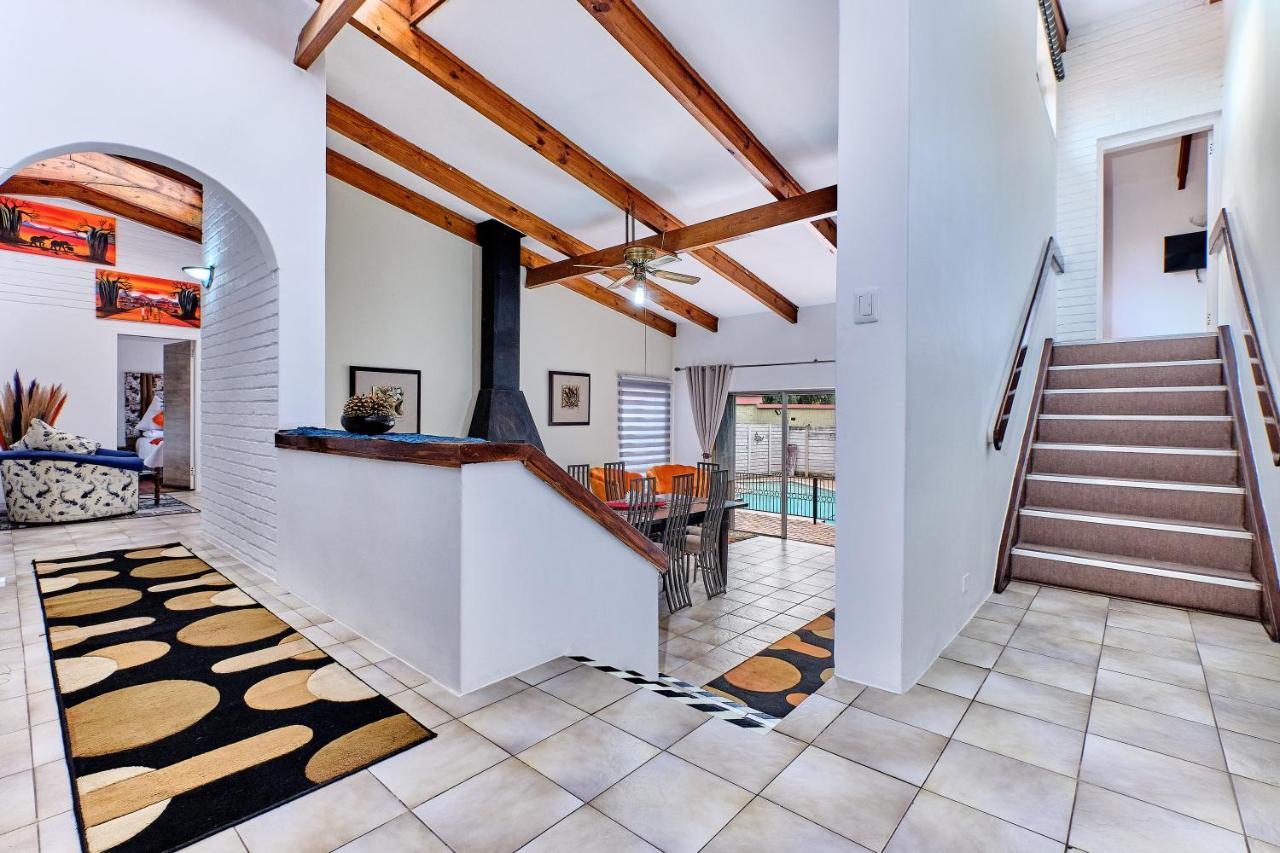 Charming House In Sandton With An Inverter Holiday home *