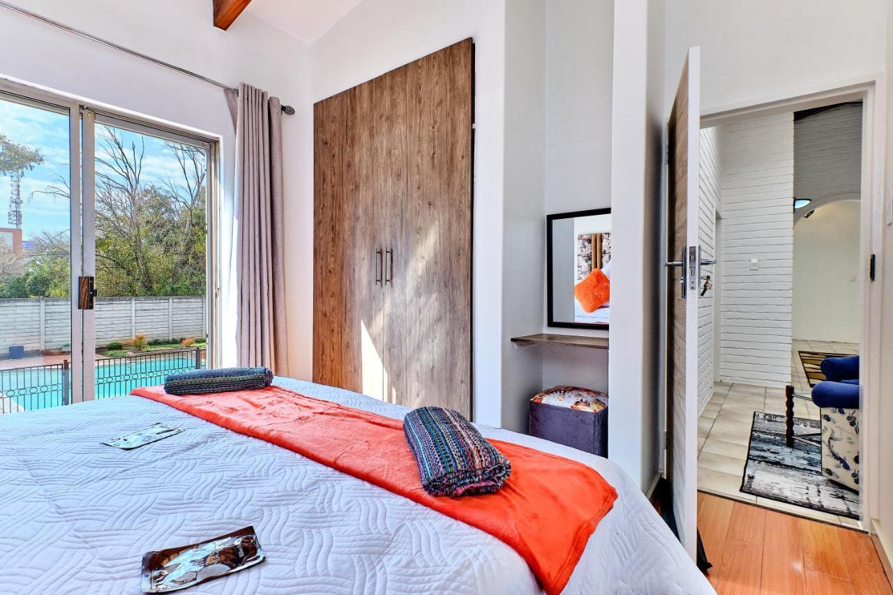 Charming House In Sandton With An Inverter Holiday home *