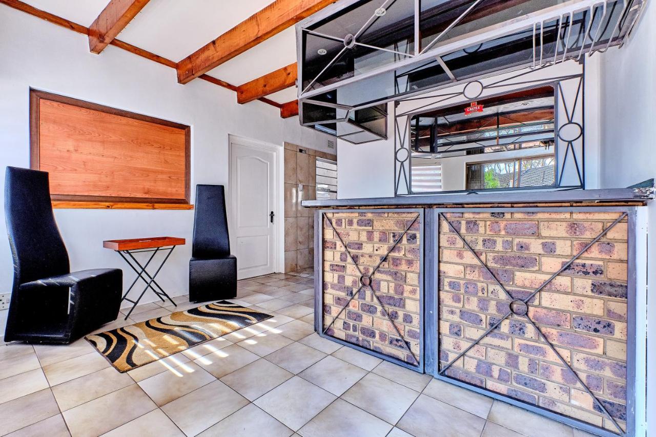 Holiday home Charming House In Sandton With An Inverter