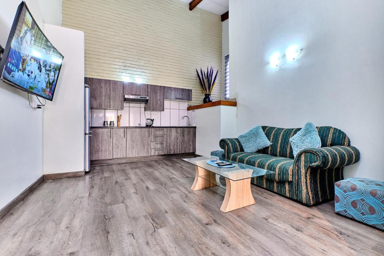 Charming House In Sandton With An Inverter