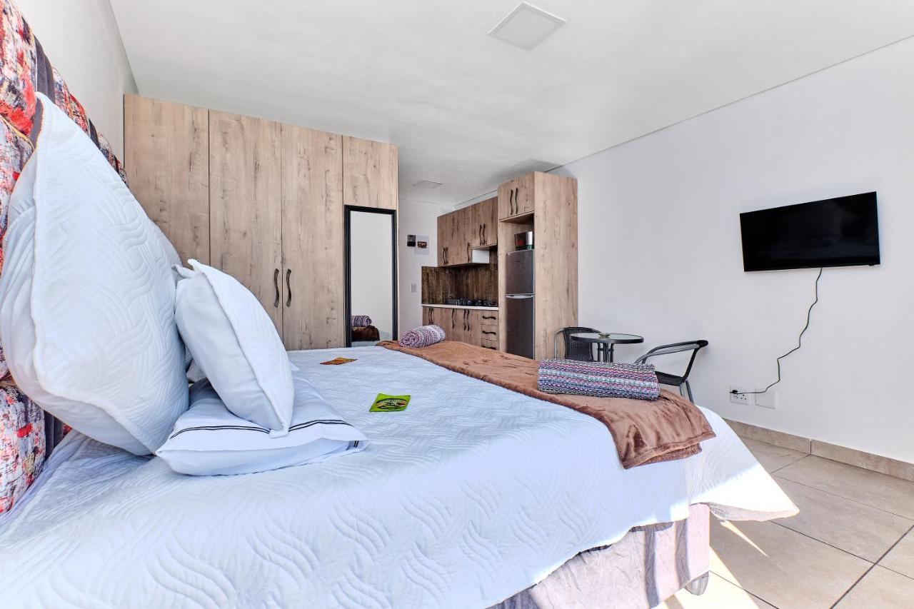 Charming House In Sandton With An Inverter Johannesburg