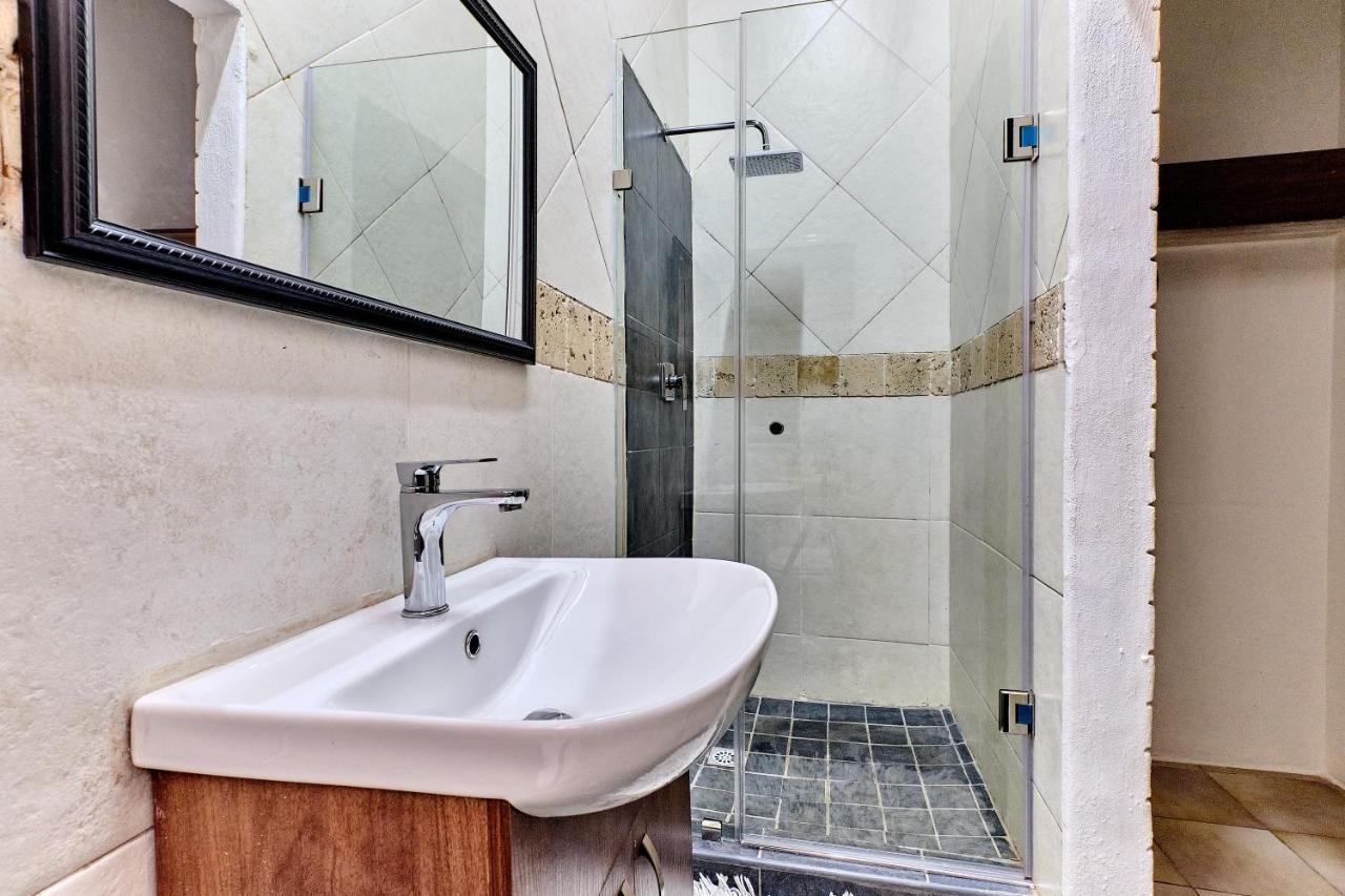 Holiday home Charming House In Sandton With An Inverter *