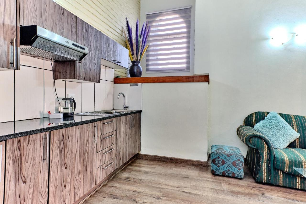 Charming House In Sandton With An Inverter * Johannesburg