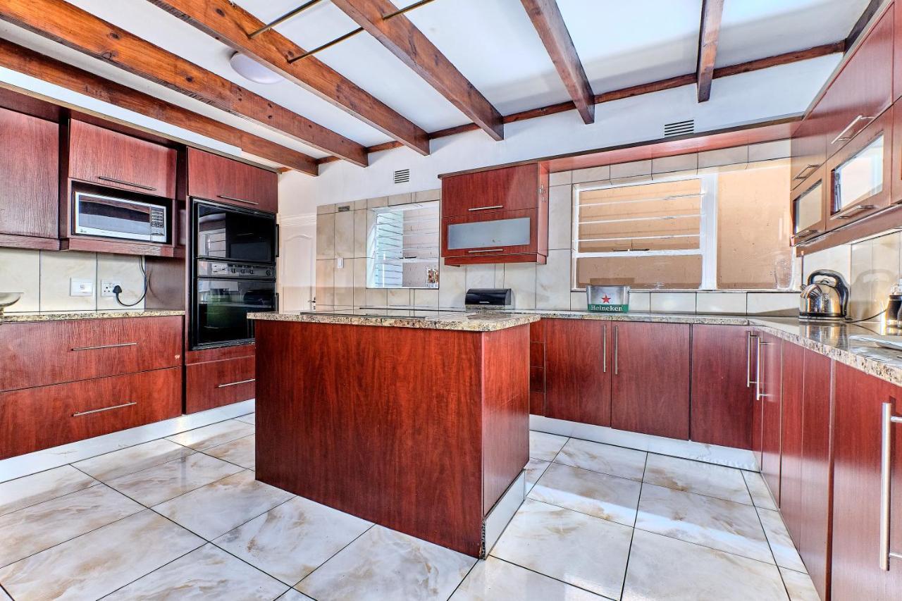 Holiday home Charming House In Sandton With An Inverter Johannesburg