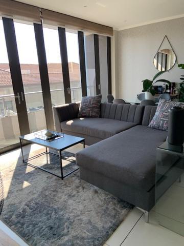 Modern Luxury Furnished In Sandton Johannesburg