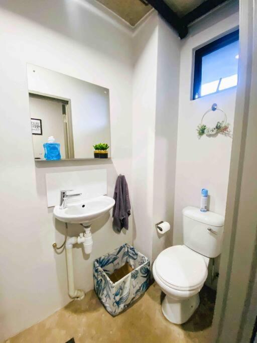 Cozy Escape Bachelor In Maboneng + Uncapped Wi-fi. Apartment