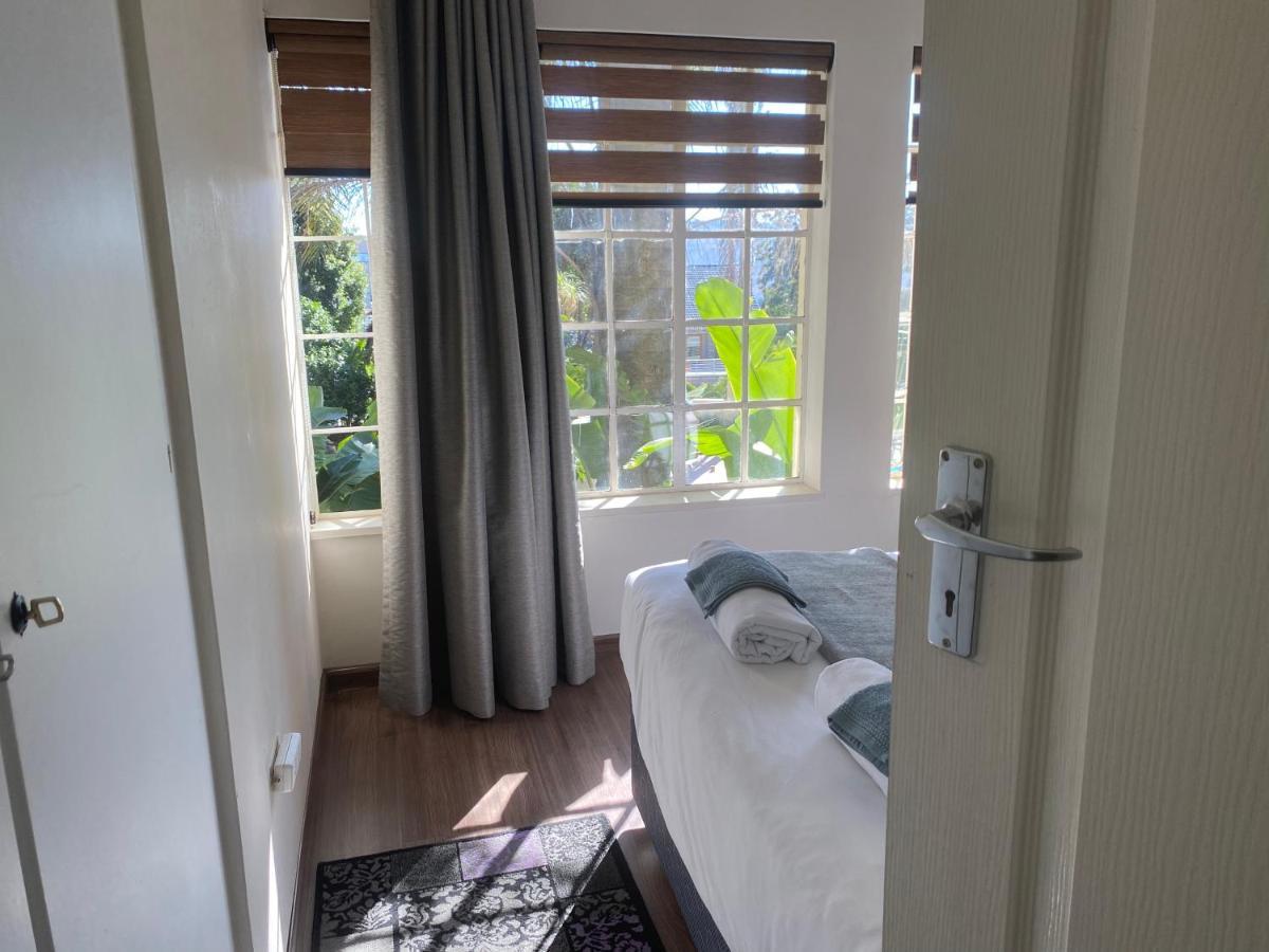 Safari -beautiful 3 Bedrooms, 10-seater Dining , Tv Room, Garden & Pool *
