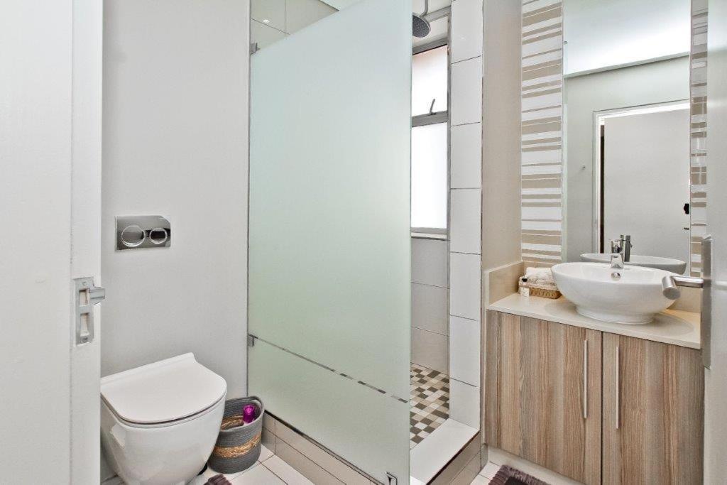 Tyrwhitt Serviced In Rosebank Apartment *