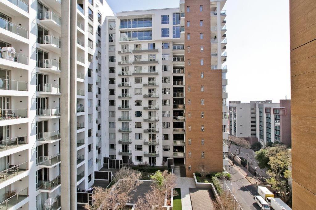 Tyrwhitt Serviced In Rosebank Apartment
