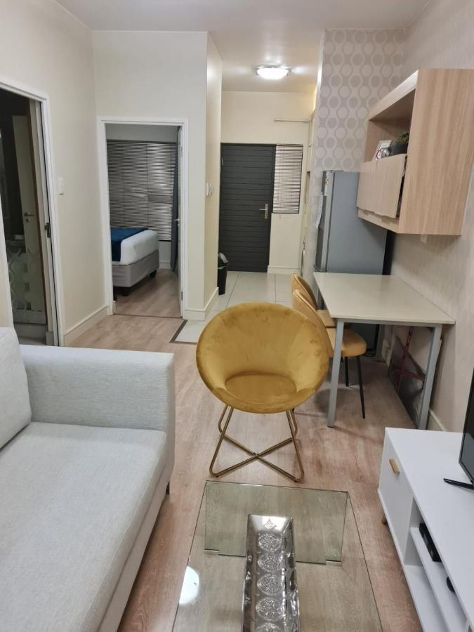 Modern One Bedroom In Rivonia Căn hộ