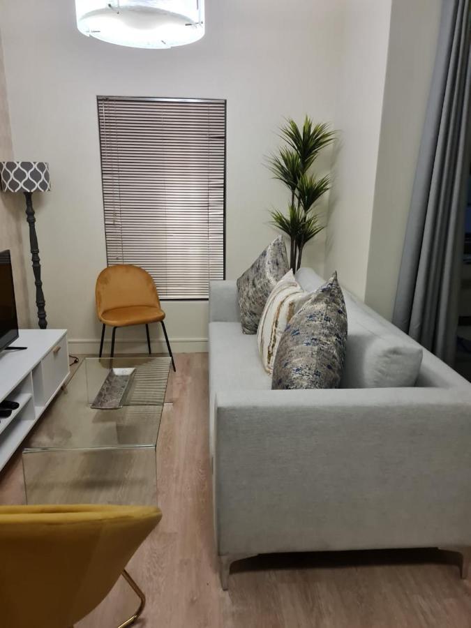 Modern One Bedroom In Rivonia Căn hộ
